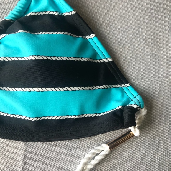 NWT micheal Kors triangle bikini top size XS - Picture 3 of 5